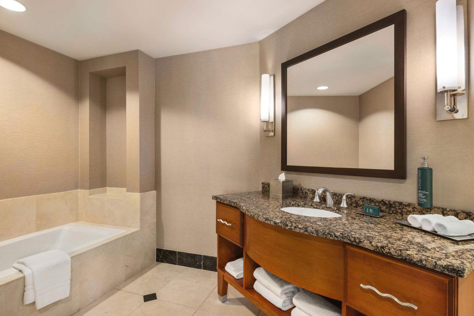 Hilton Philadelphia City Avenue מראה חיצוני תמונה